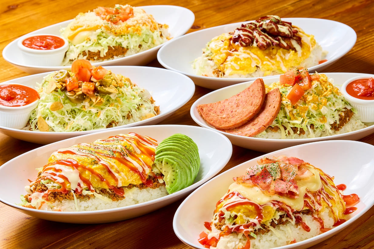 豊富なトッピングのオムタコ